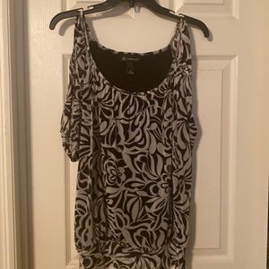 Black/white top